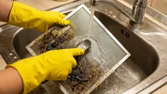 Mastnota zmizí za 5 minut: byl nalezen nejjednodušší způsob čištění digestoře