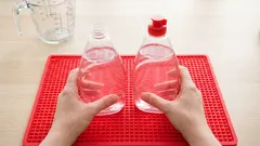 Jak z jedné láhve čisticího prostředku udělat dvě – a dokonce ho vylepšit
