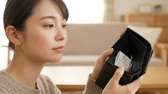 Kam se ztrácí peníze: 7 nenápadných zvyků, které vám každý měsíc vysají rozpočet